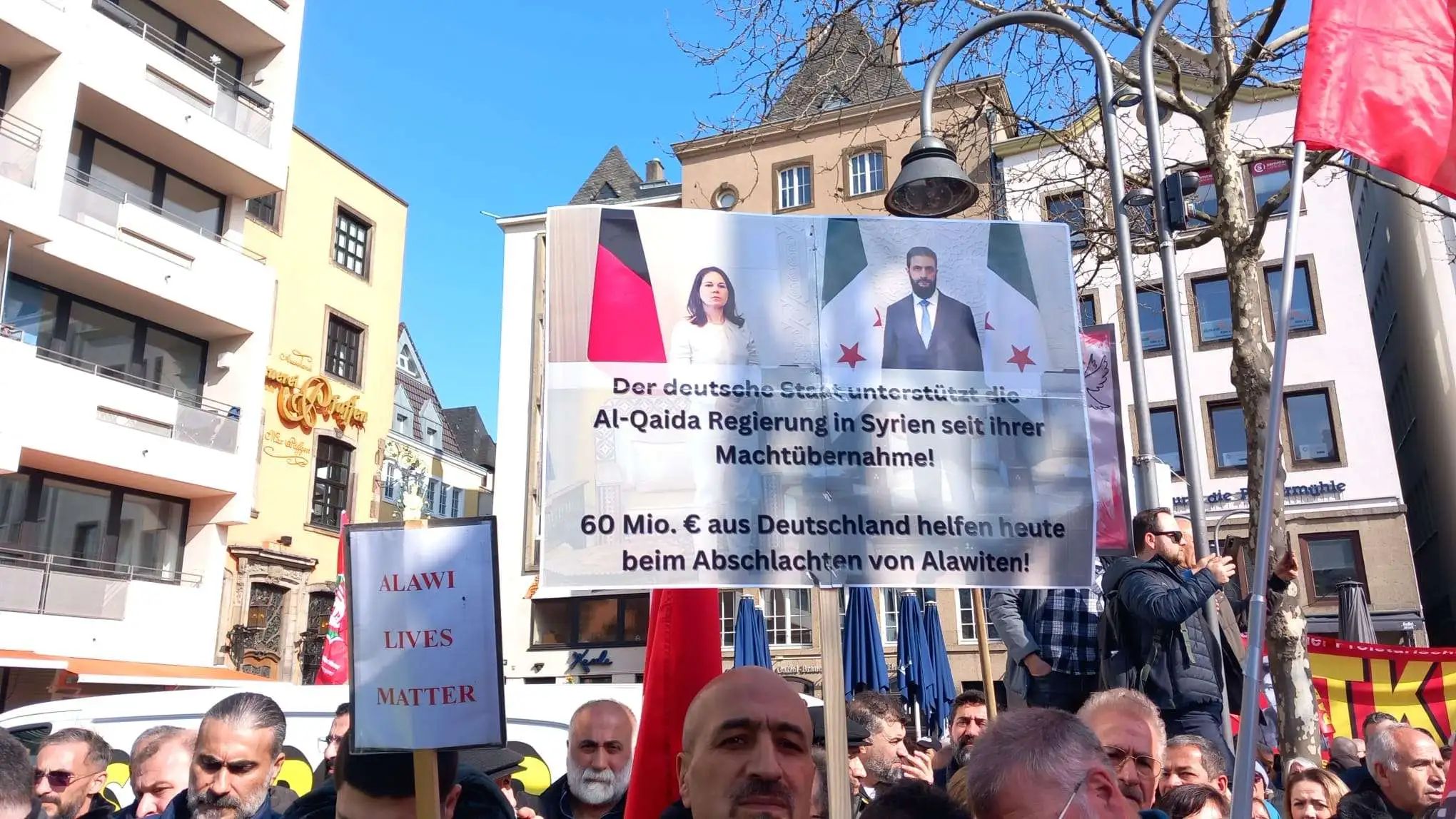 Köln’de 30 bin kişi Suriye’de Alevi soykırımını protesto etti